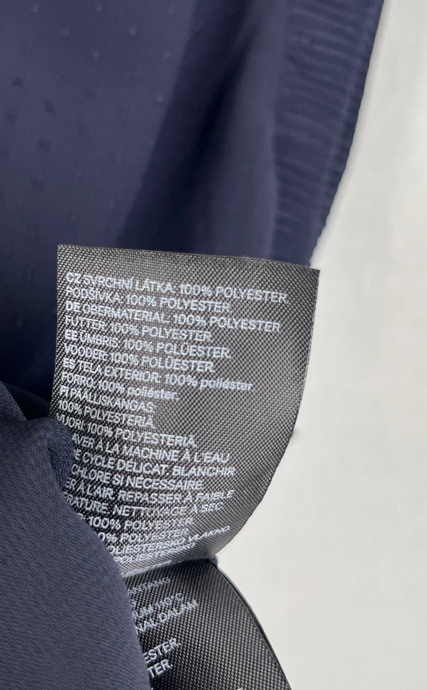 H&M marinblå ärmlös topp med v-ringning