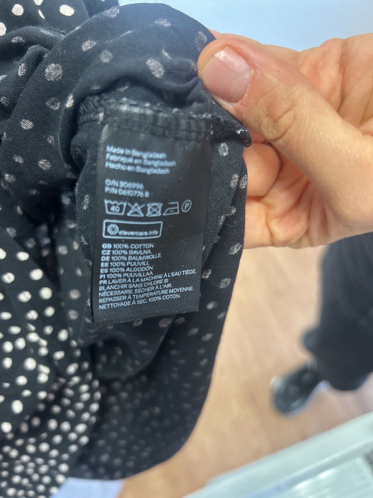 H&M Basic svart prickig blus