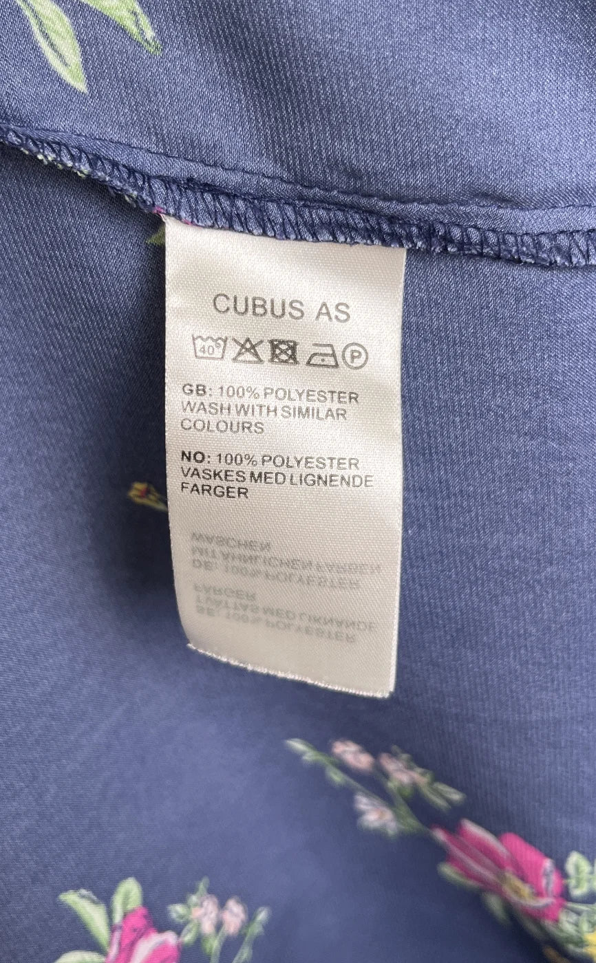 Cubus blommig blus med v-ringning