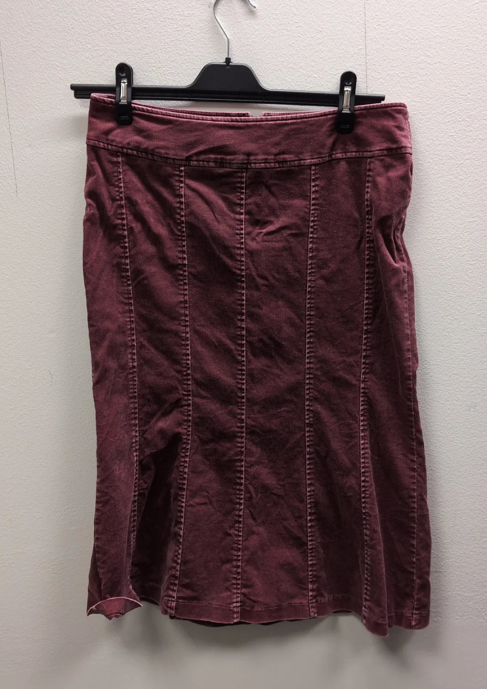 H&M vinröd kjol med paneler