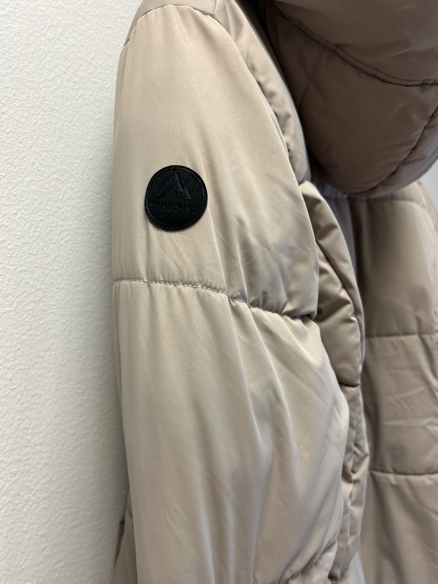 McKinley quiltad beige vadderad jacka med huva