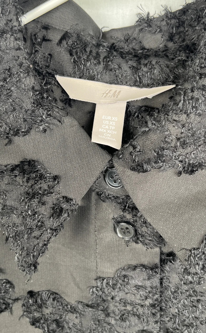 H&M svart texturerad genomskinlig blus