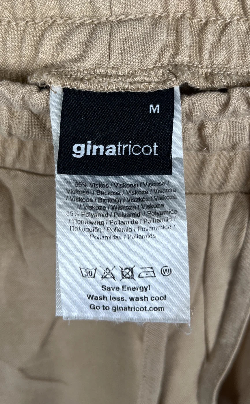 Gina Tricot vida byxor i ljus beige