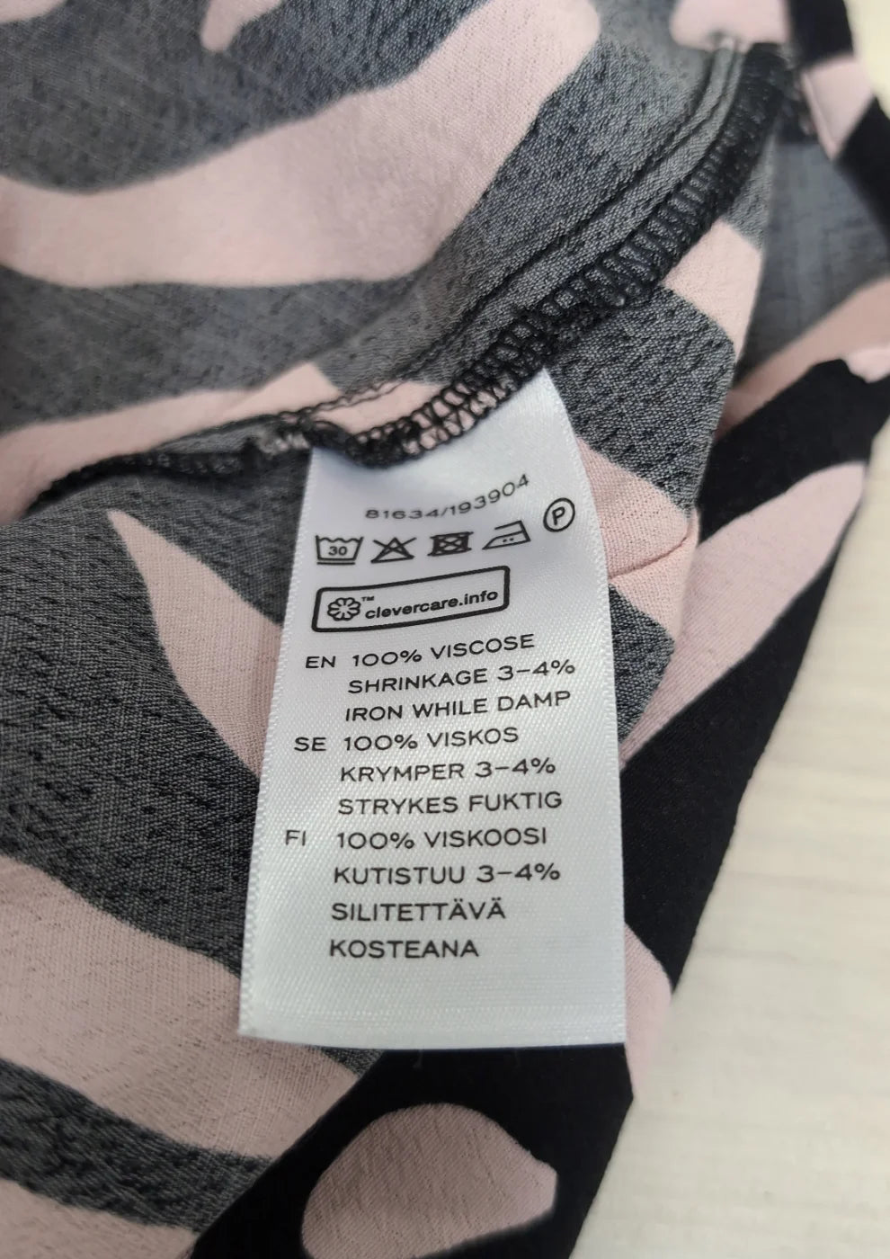 KappAhl ärmlös klänning med abstrakt mön