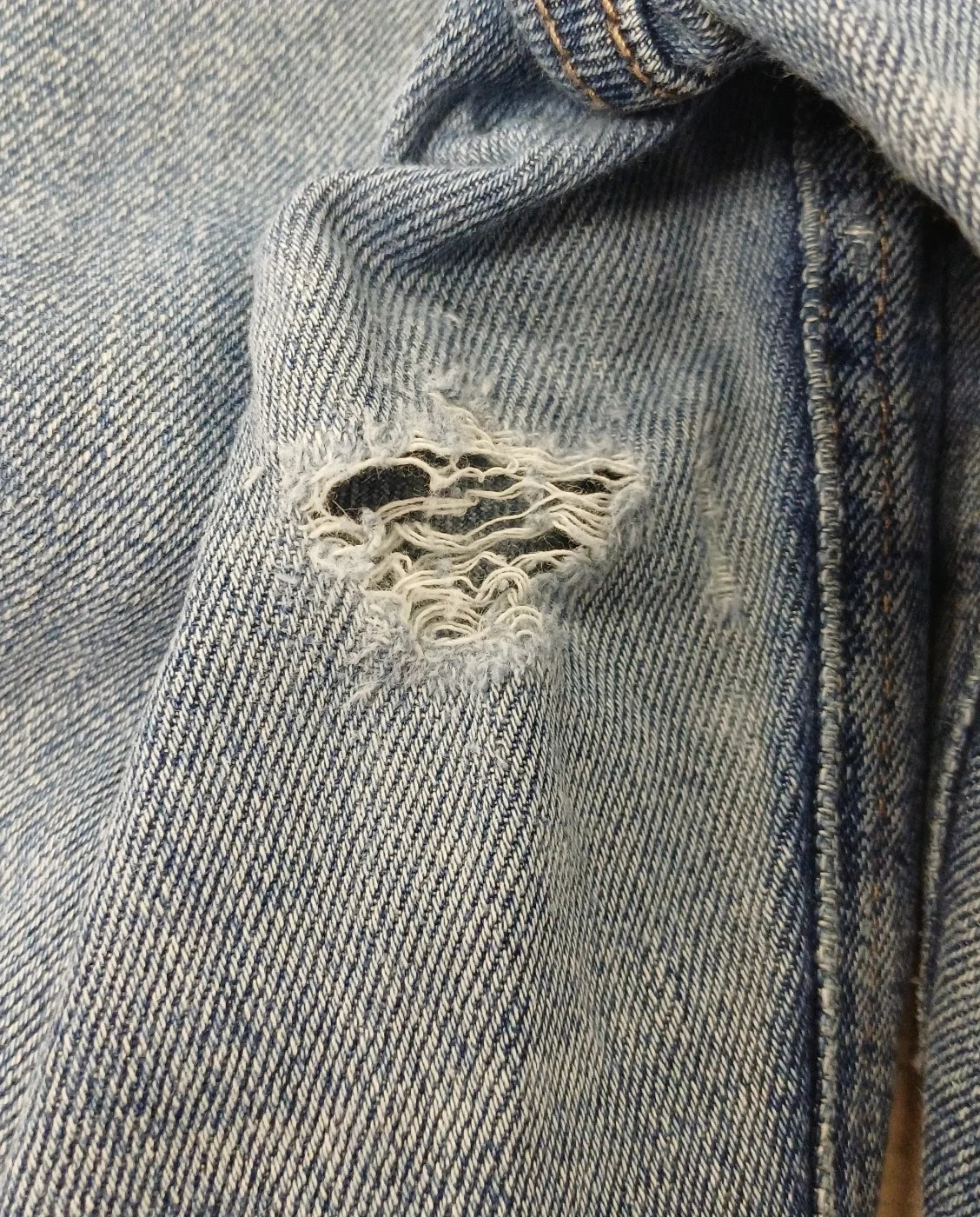 DENIM 1953 slitna jeans med hög midja