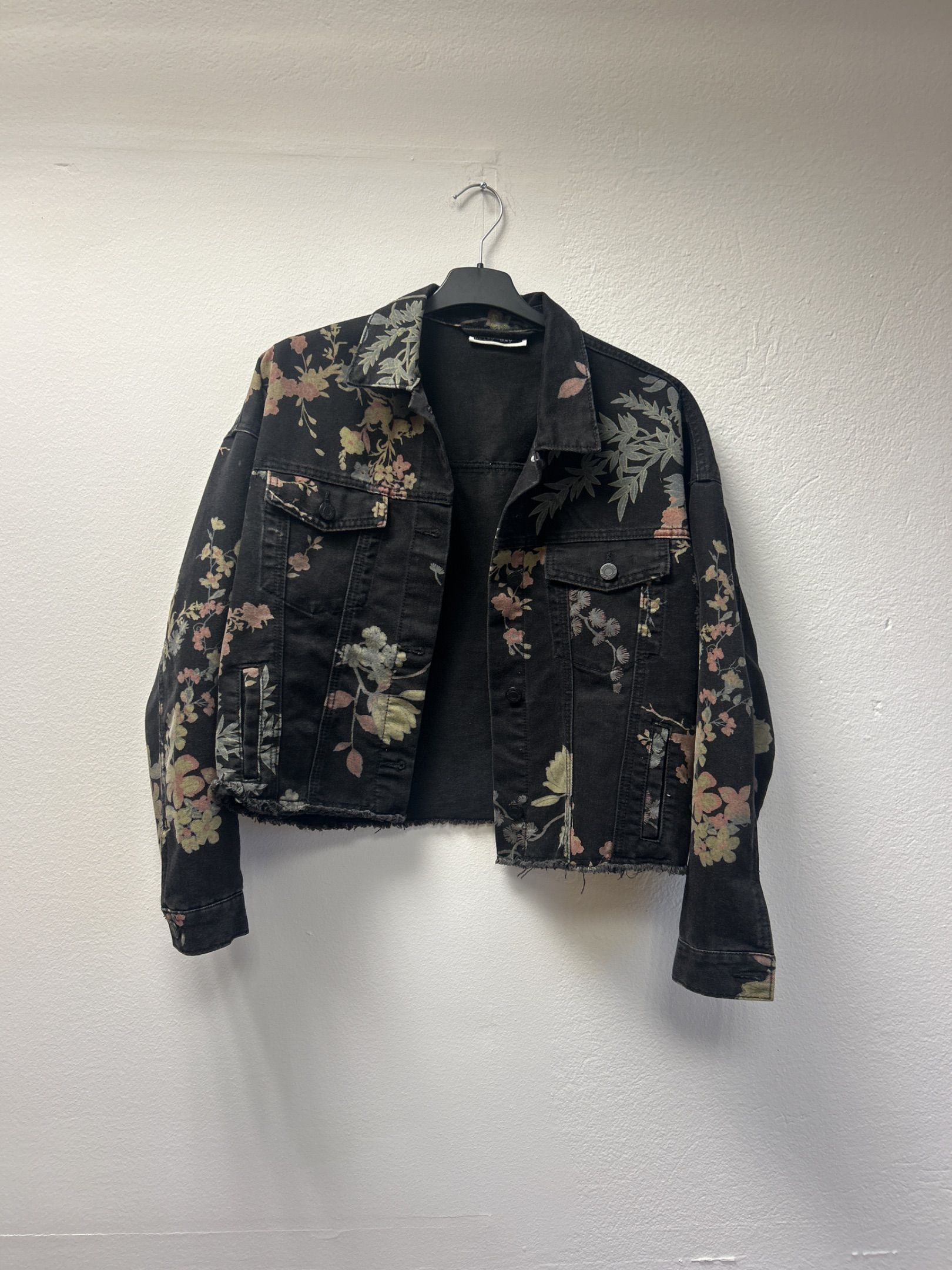 Noisy May kort denimjacka med blommönster