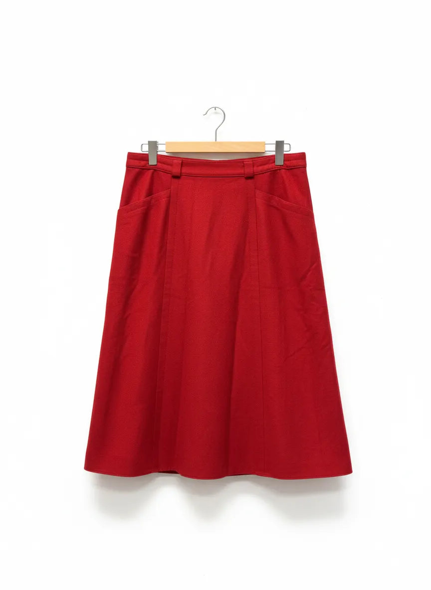 Röd kjol med fickor, okänt märke