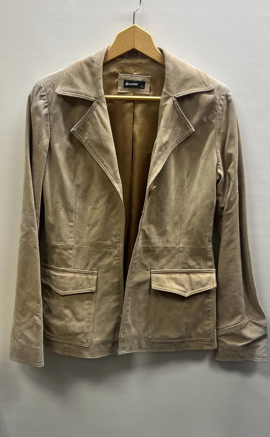 Repeat beige mockajacka