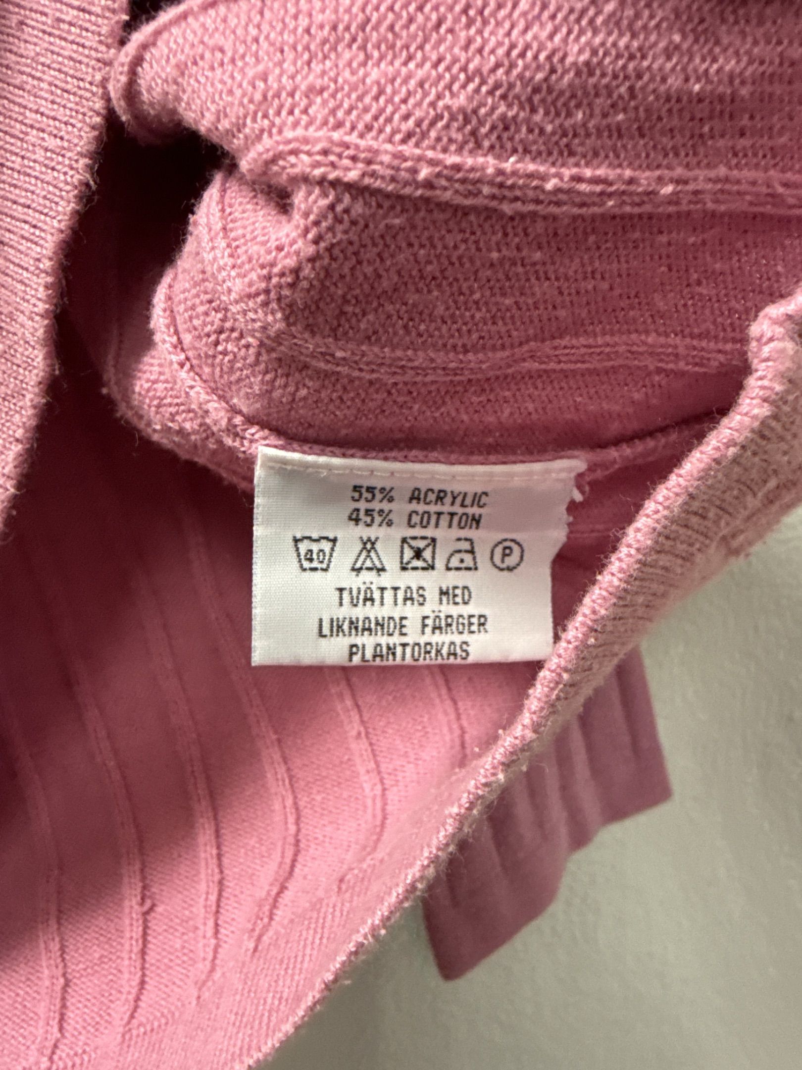 Ribbad tröja med struktur i rosa