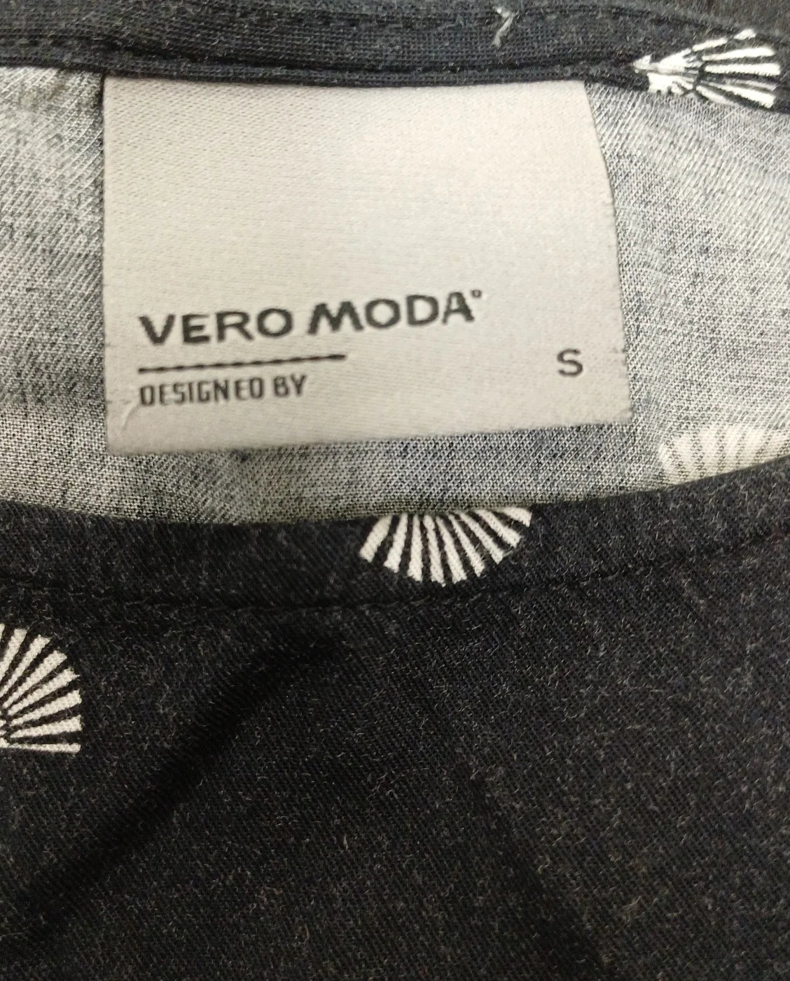 Vero Moda svart mönstrad t-shirt med kort ärm