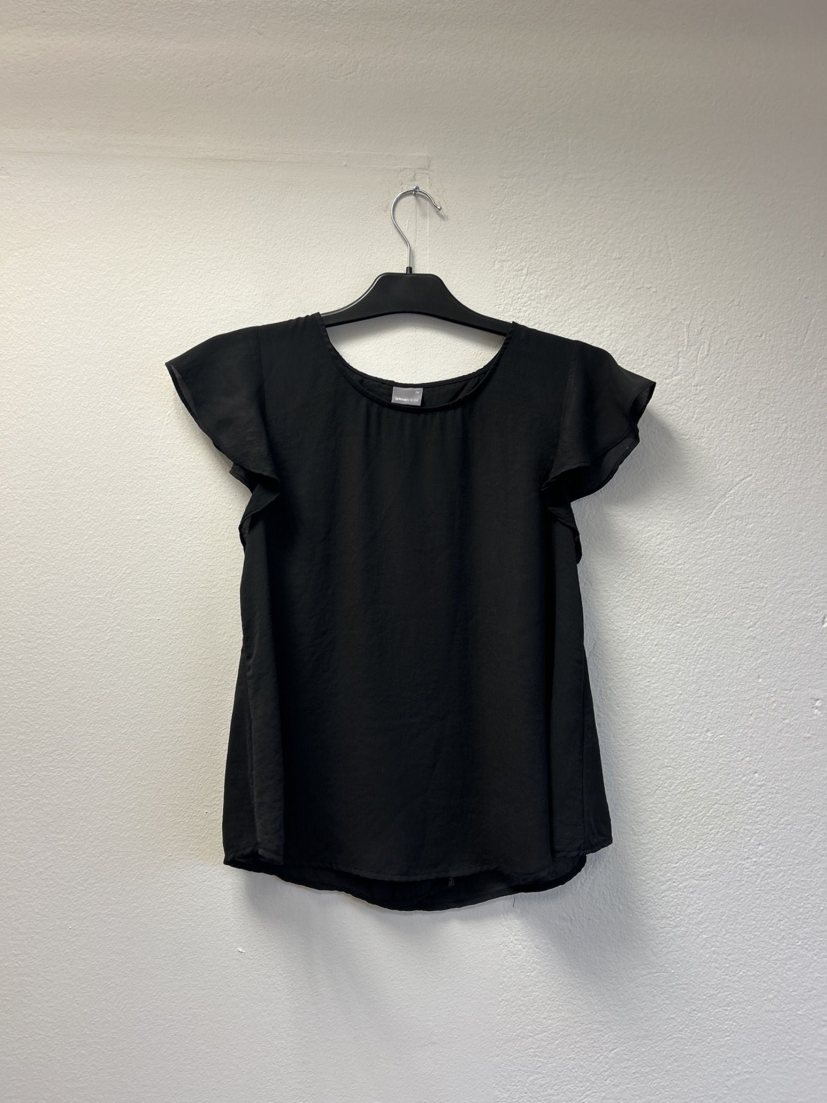 Gina Tricot svart blus med kort ärm