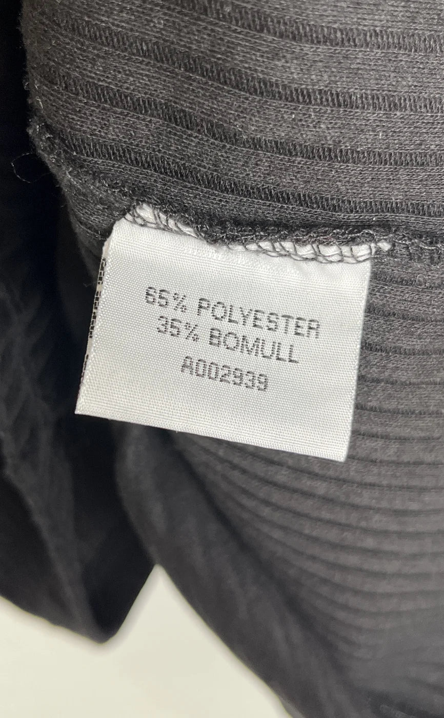 Svart ribbad topp med kort ärm och polokrage