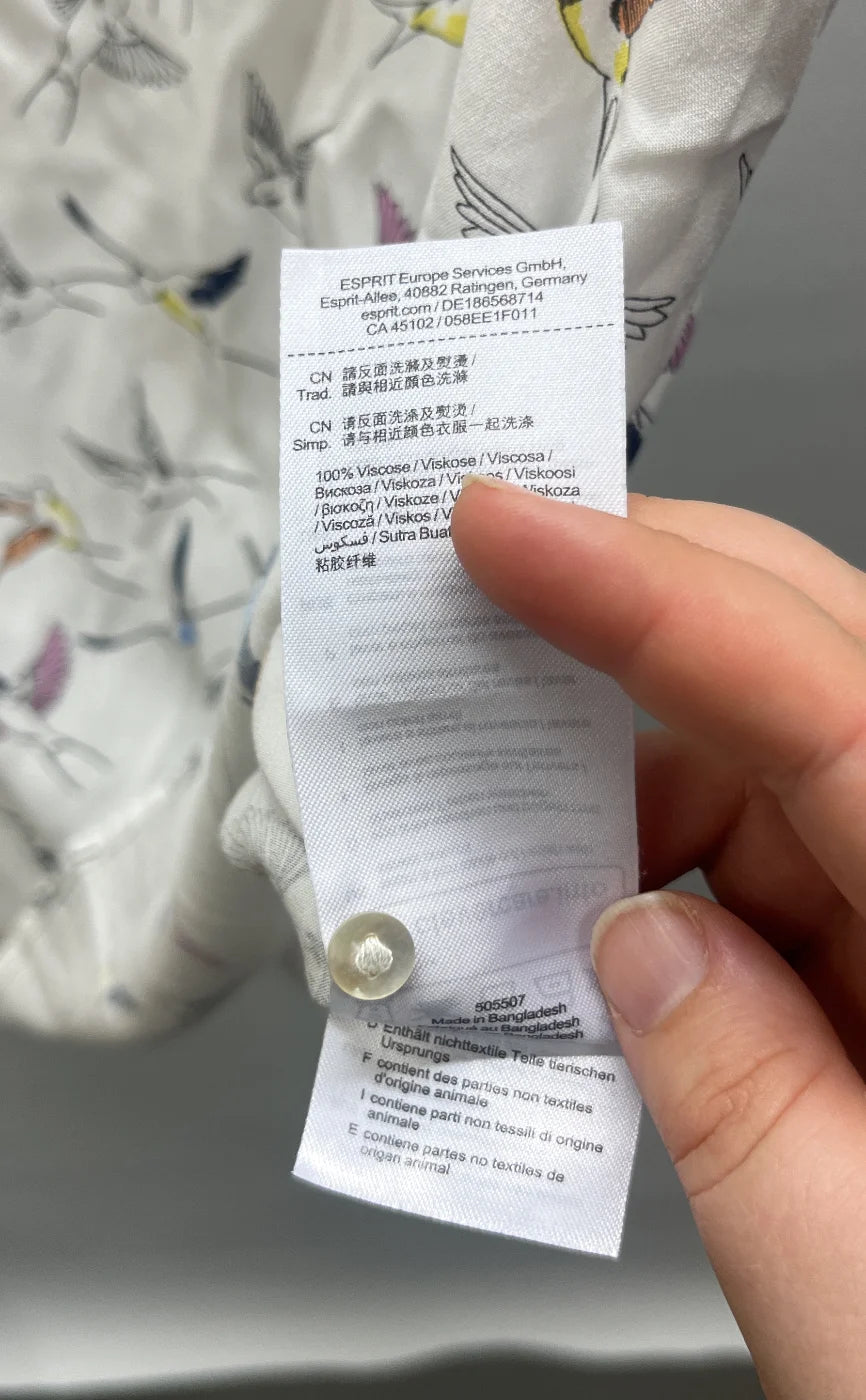 Esprit blus med fågelmönster och kort ärm