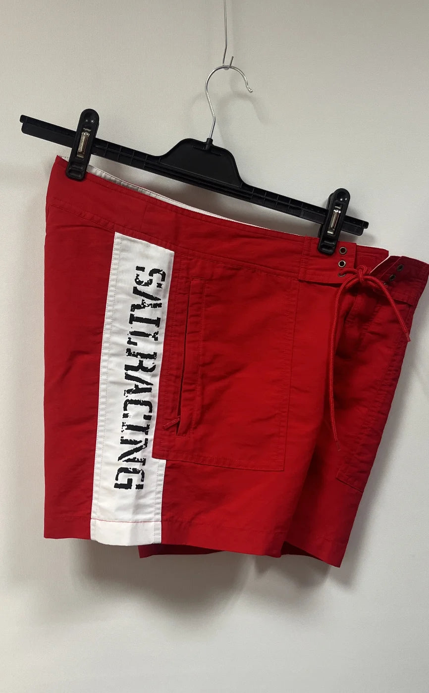 Sail Racing röda shorts med dragsko