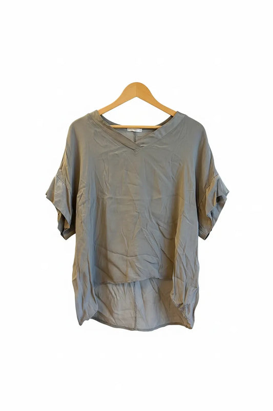Mirelle ljus beige blus med v-ringning