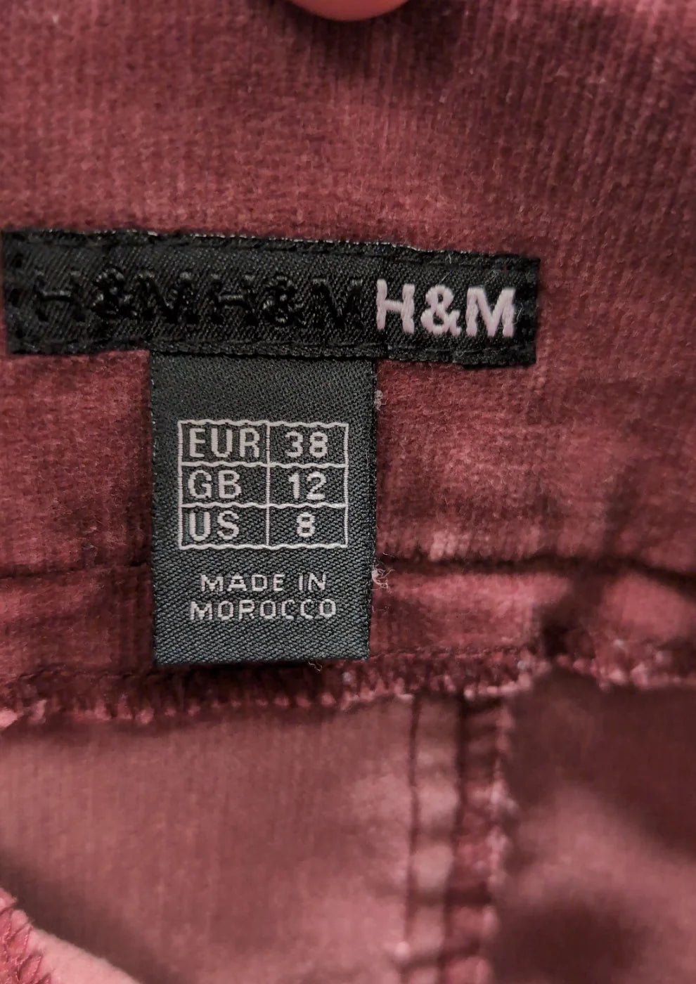 H&M vinröd kjol med paneler