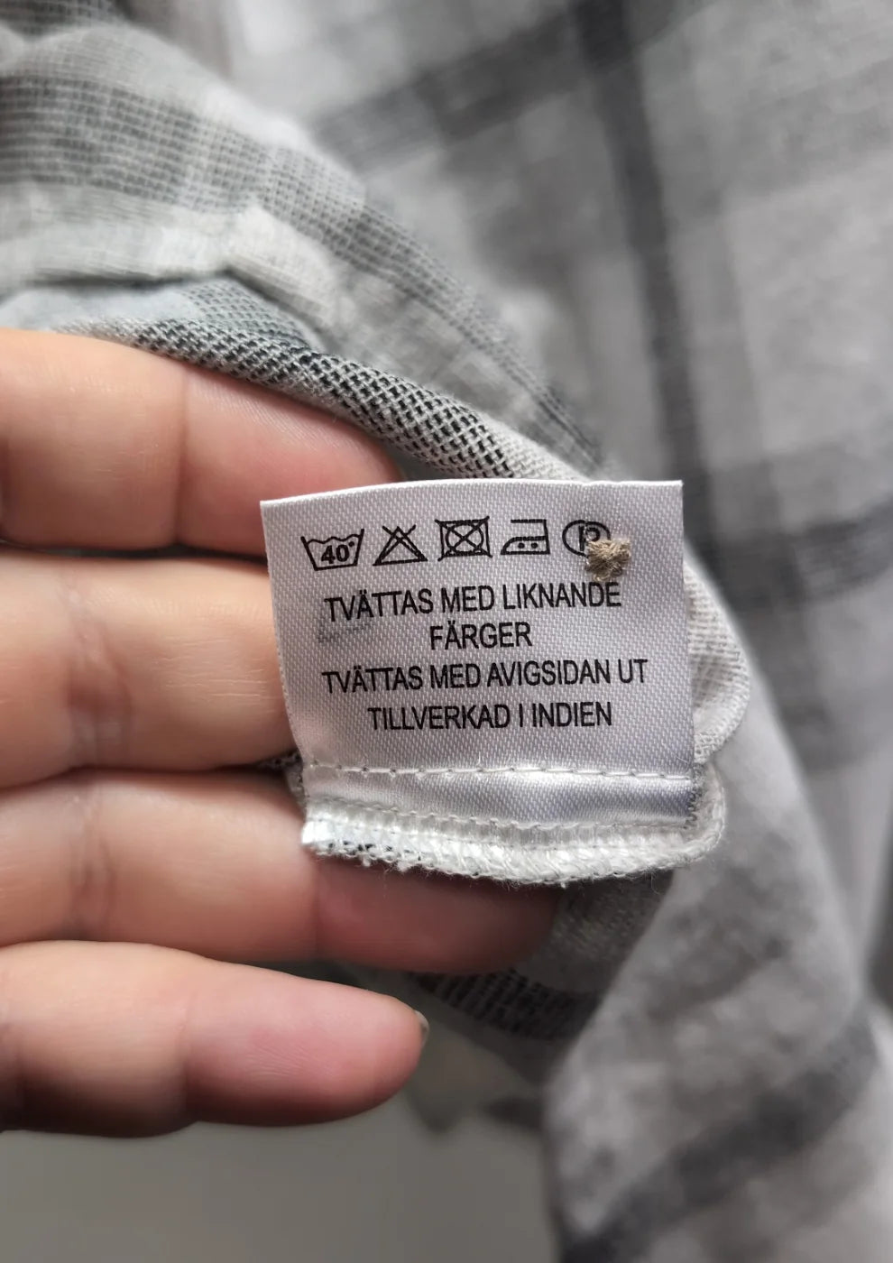 Rutigt blus med knäppning