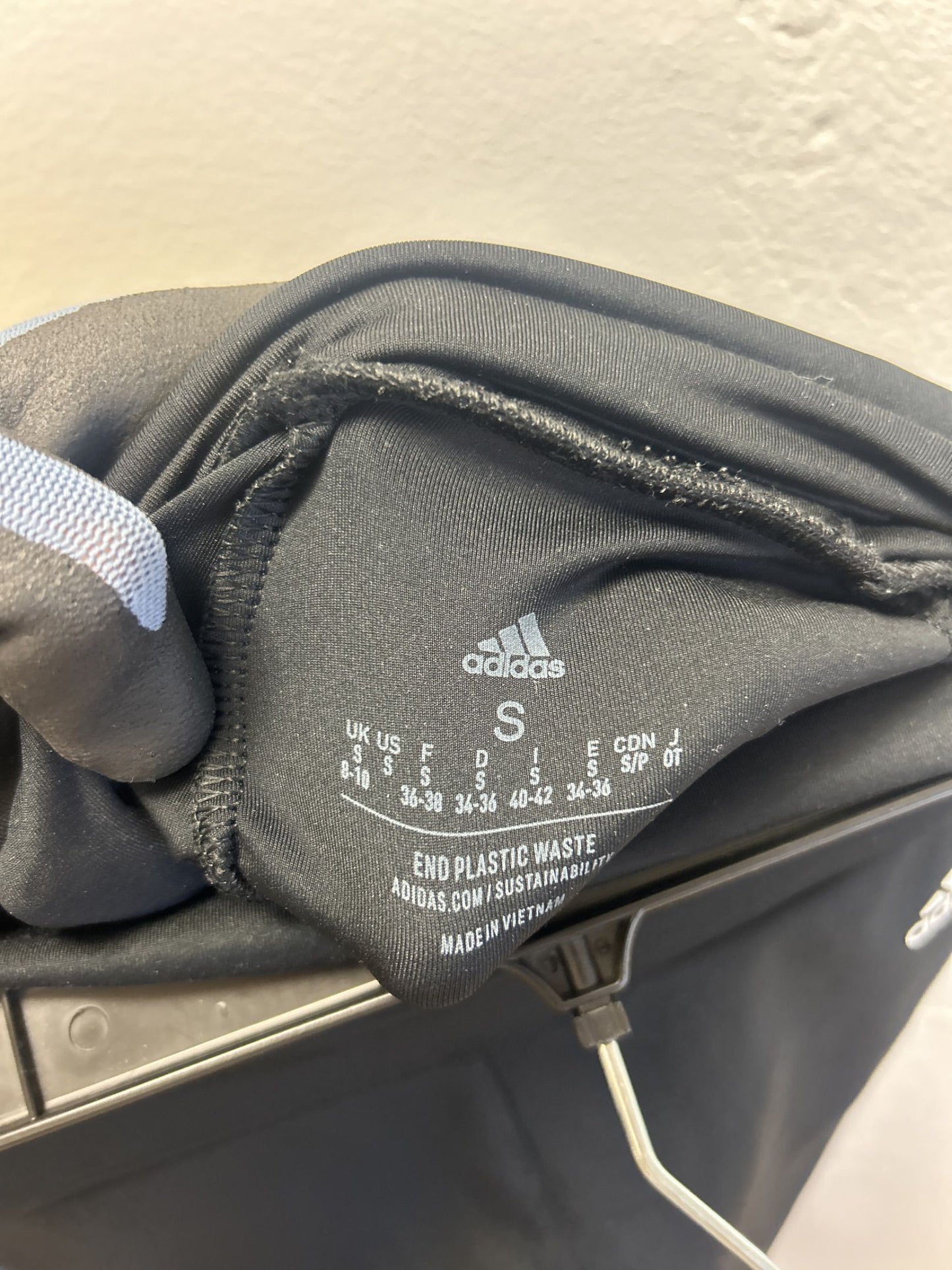 Adidas svarta tights med sidoränder