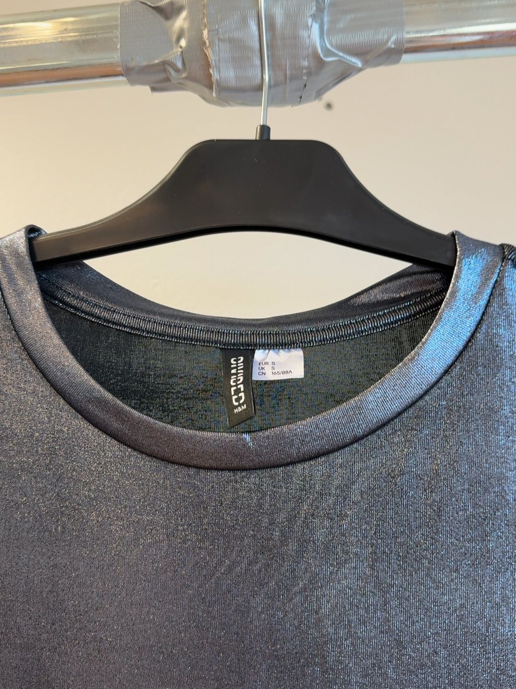 H&M Divided metallic t-shirt med kort ärm