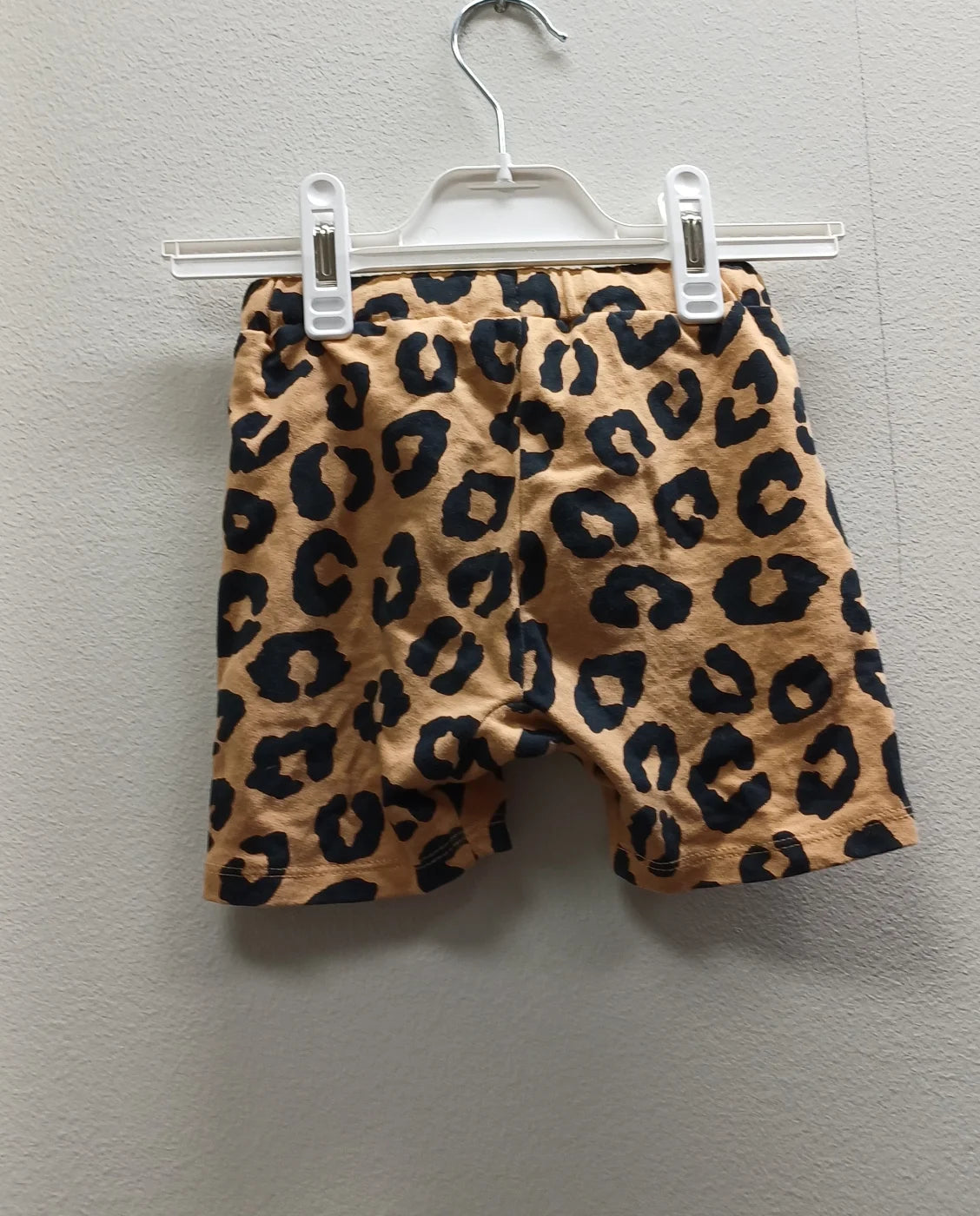 Lindex baby shorts med leopardmönster