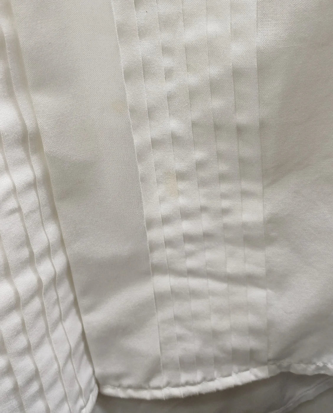Bosweel vit blus med plisserad fram