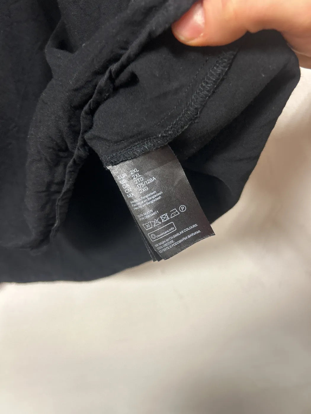 H&M svart t-shirt med v-ringning