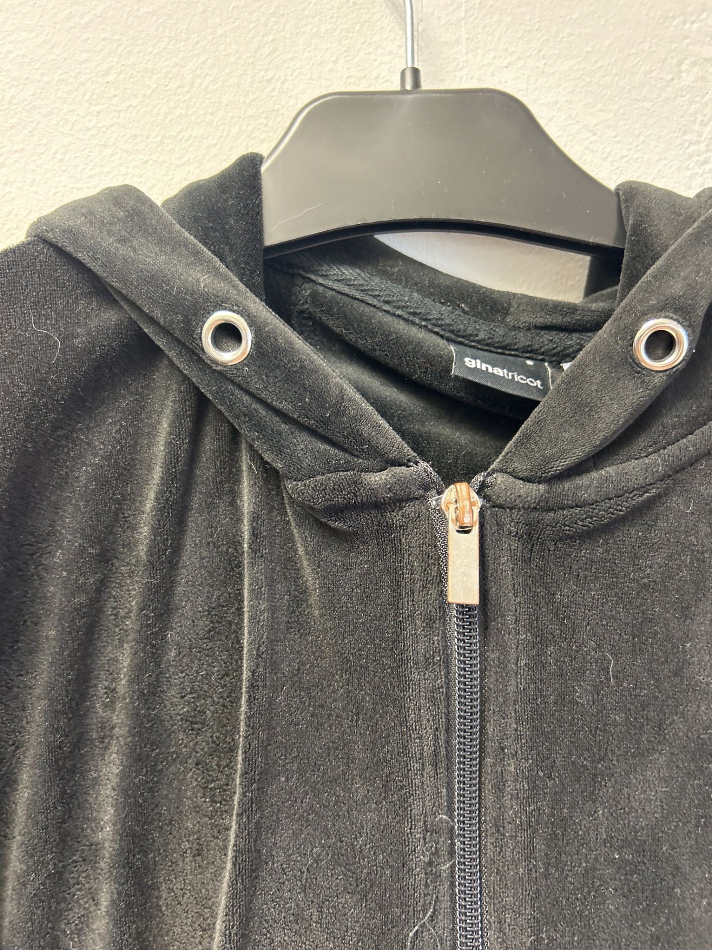 Gina Tricot svart velour huvtröja med dragkedja