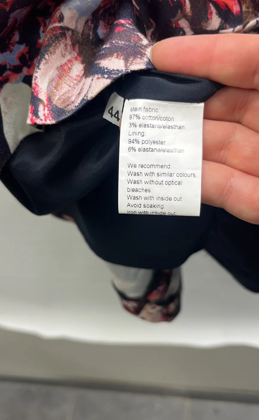 Eton figurnära klänning med blommönster