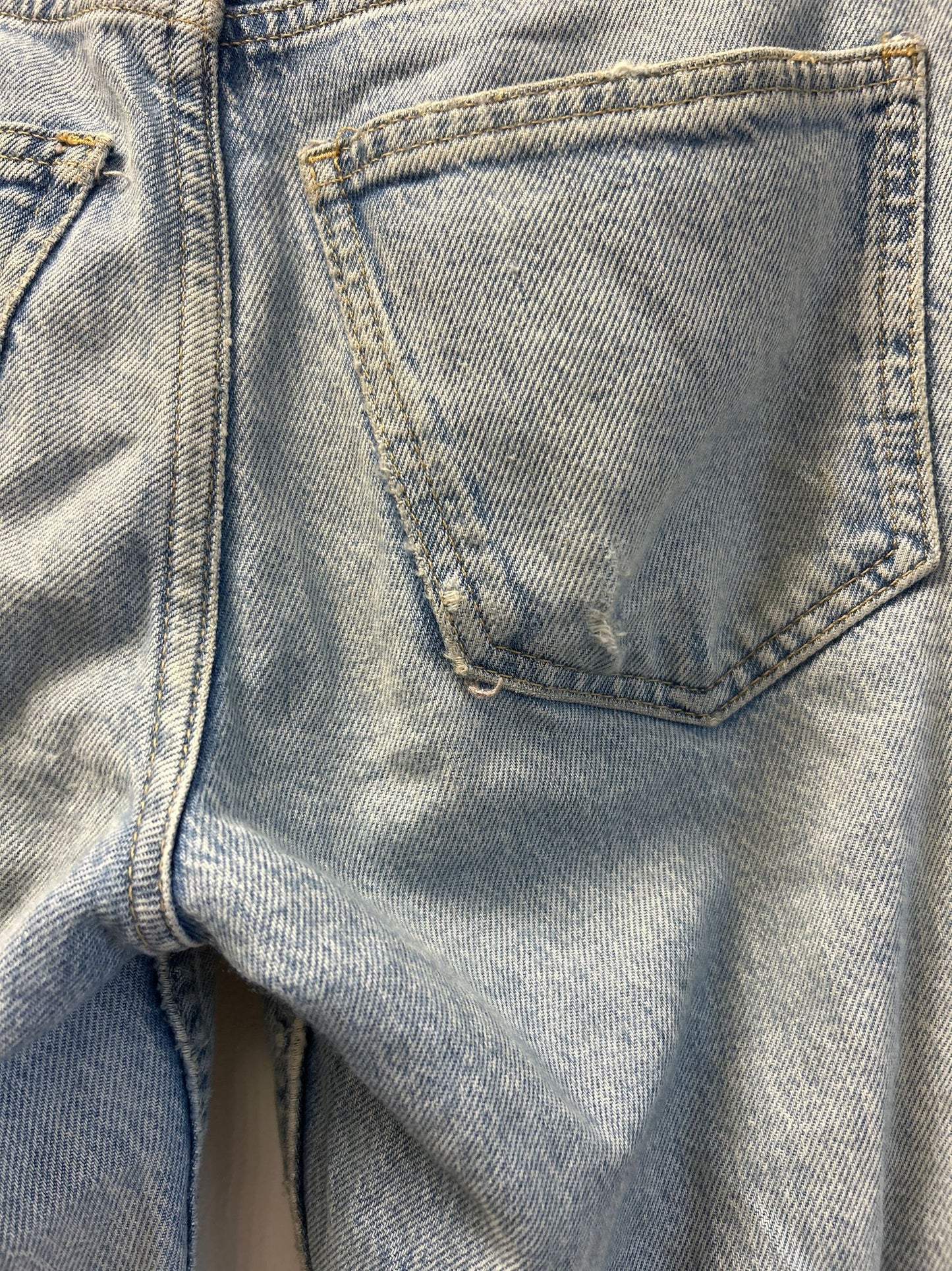 Perfect Jeans ljusblå denimjeans med rå fåll