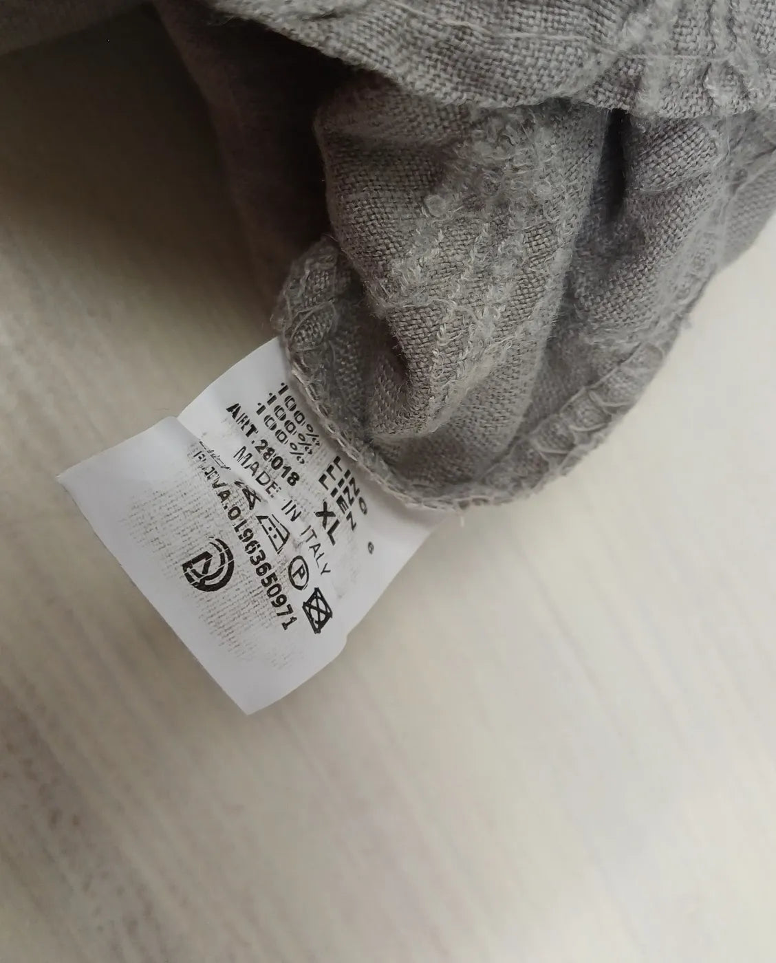 Beige broderad klänning med kort ärm