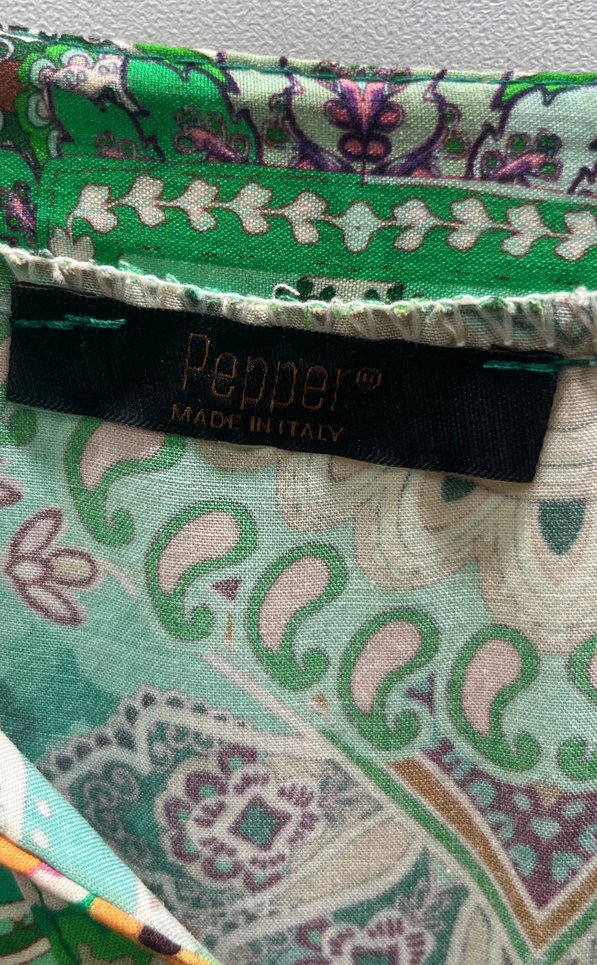 Pepper grön paisleymönstrad klänning med v-ringning