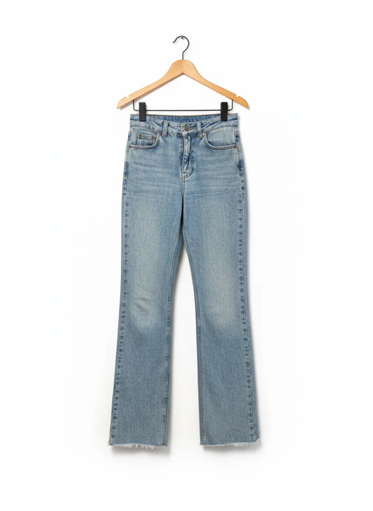 Perfect Jeans ljusblå denimjeans med rå fåll