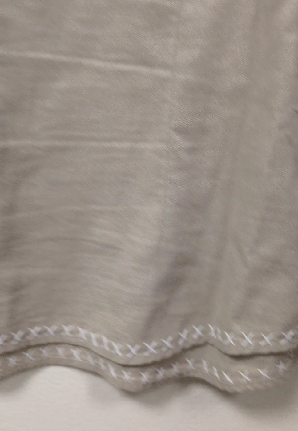 Fransa broderad beige ärmlös topp