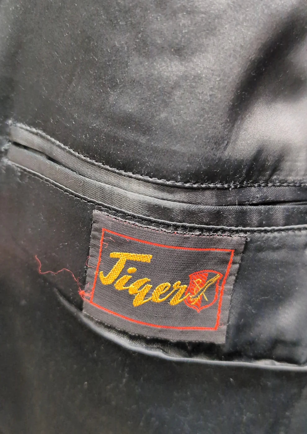 Tiger svart formell frackkostym