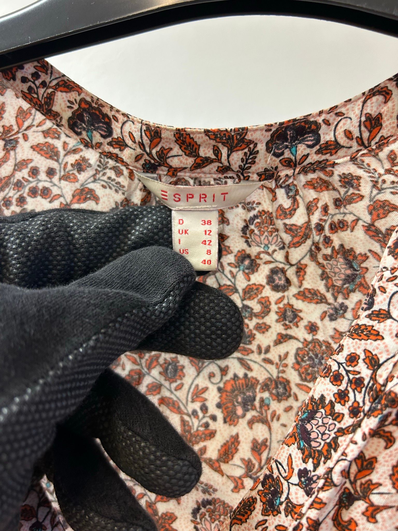 Esprit blommig blus med långa ärmar
