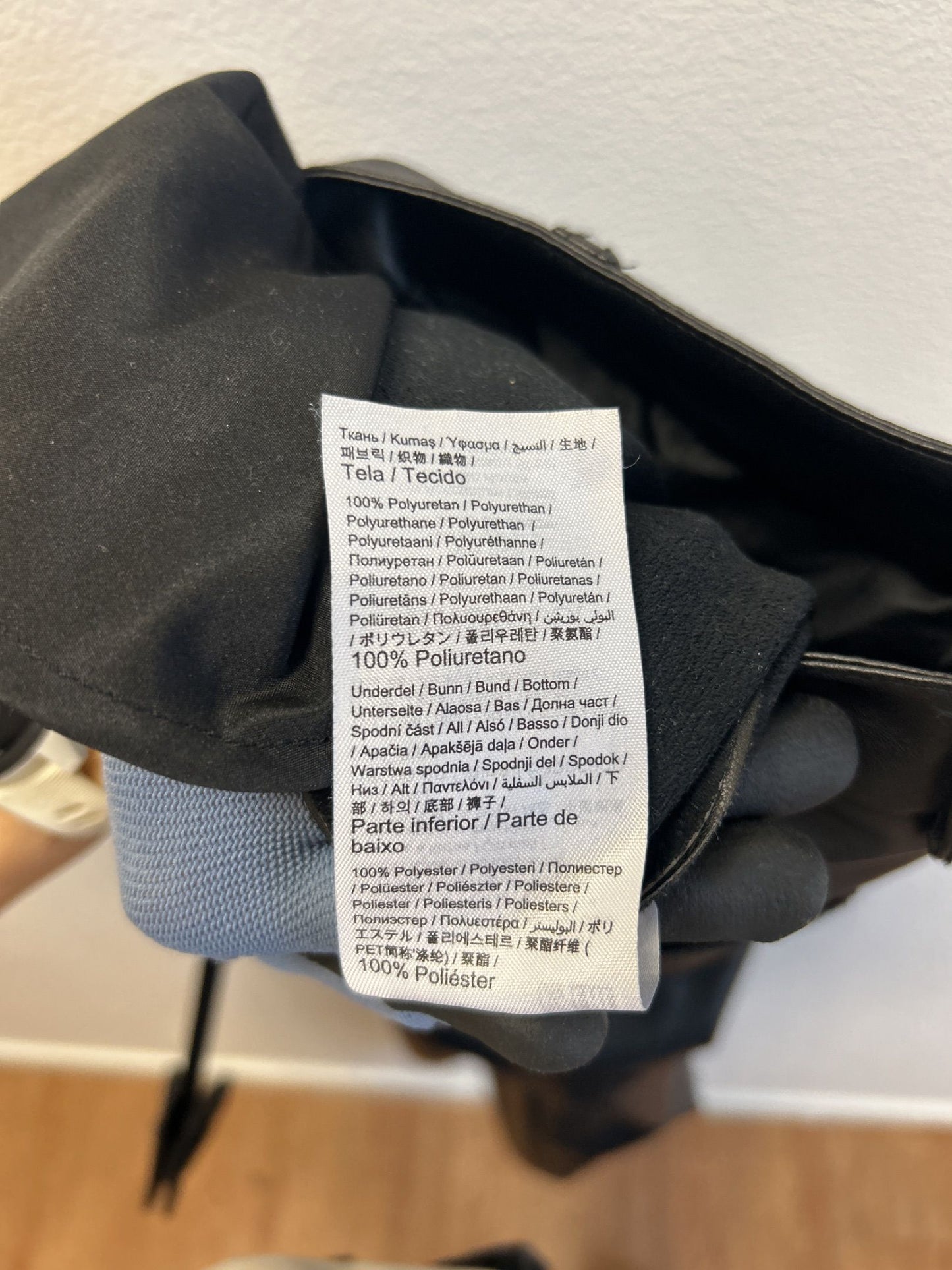 Gina Tricot svarta fuskläderbyxor