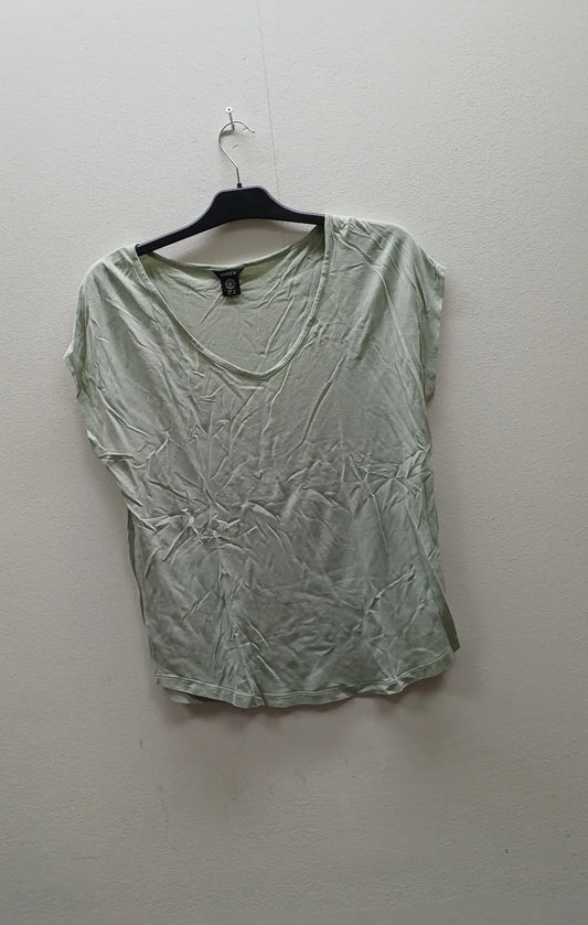 Lindex t-shirt med v-ringning i salviagr