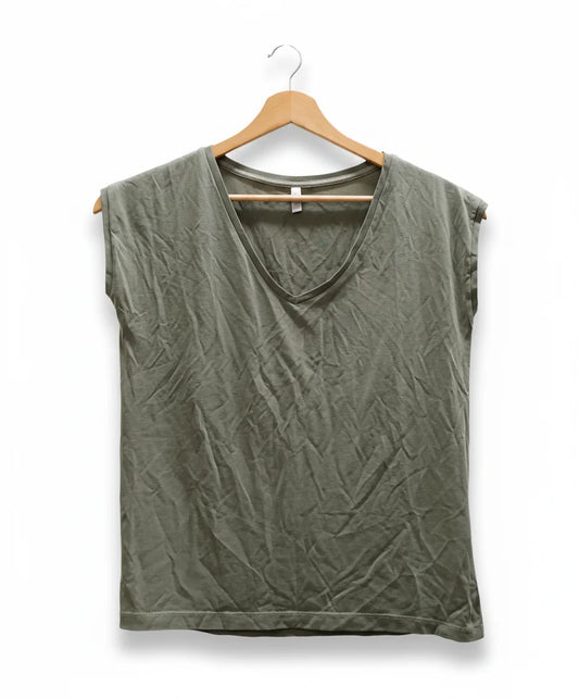 Pieces olivgrön t-shirt med v-ringning