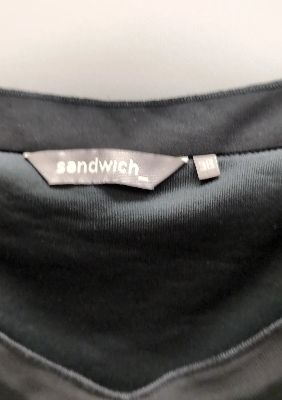 Sandwich svart volangklänning