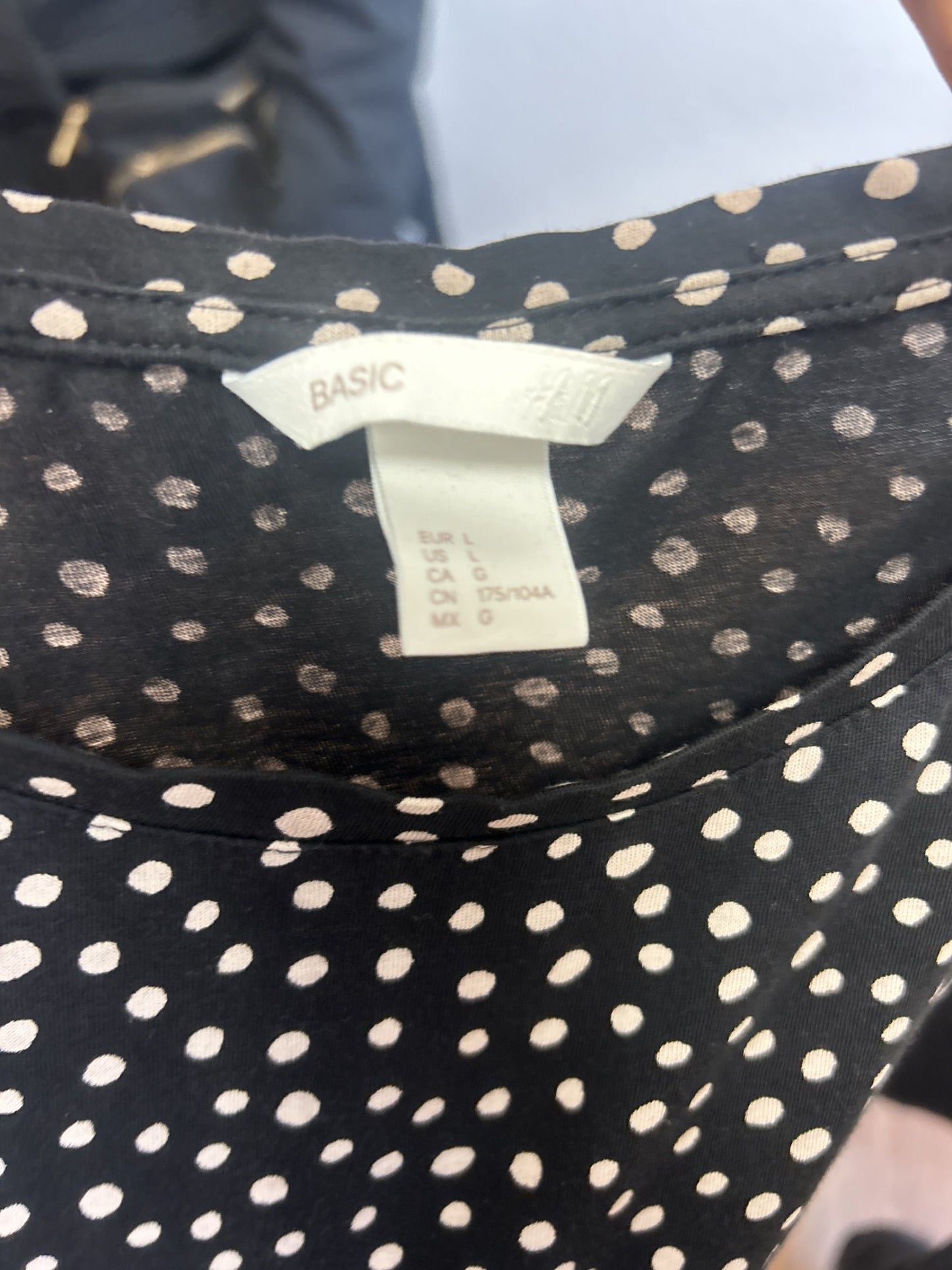 H&M Basic svart prickig blus