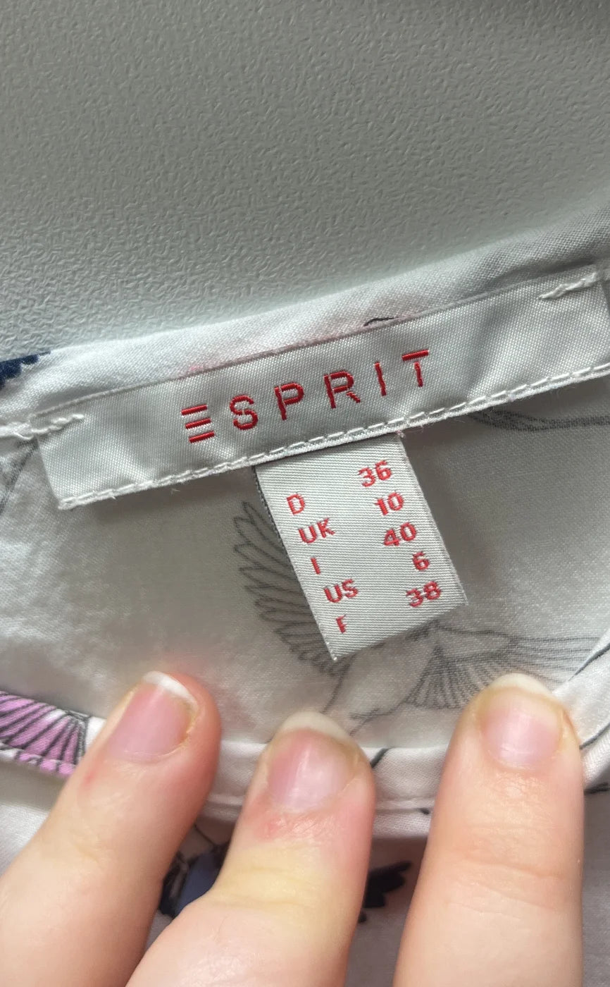 Esprit blus med fågelmönster och kort ärm