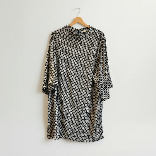 Richard Allen x H&M mönstrad klänning med långa ärmar