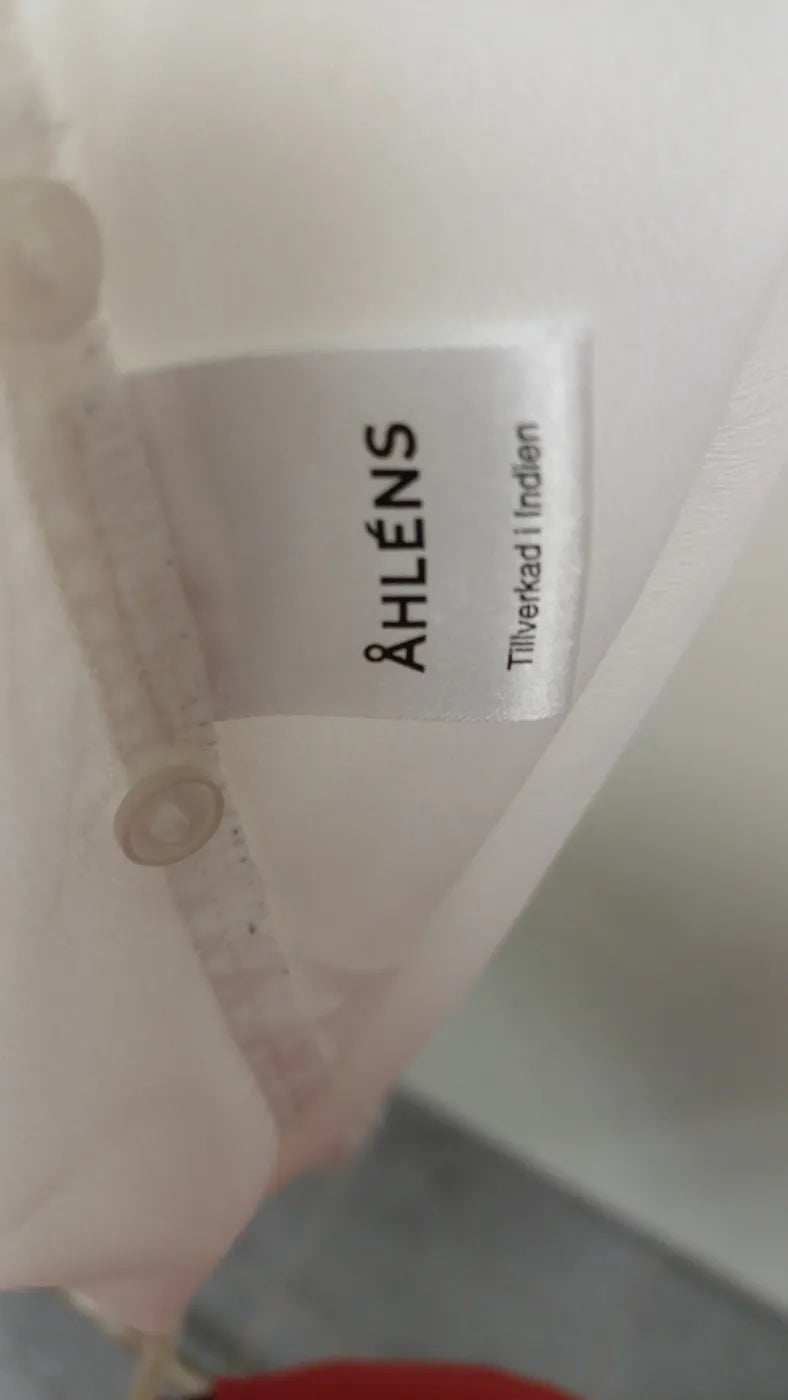 Åhléns vit satinblus