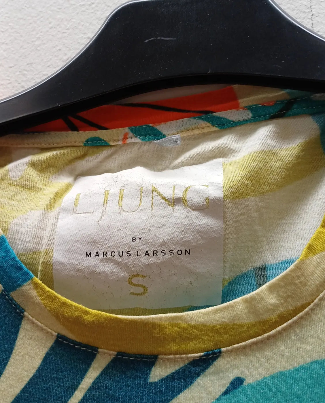 Ljung av Marcus Larsson färgglad t-shirt