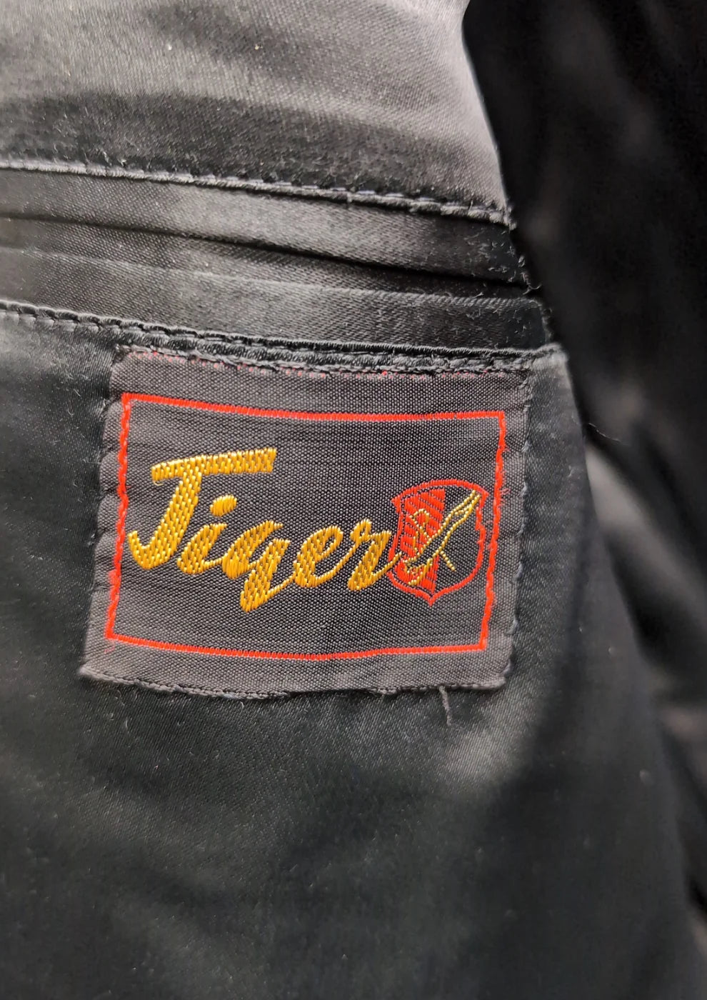 Tiger svart kavaj med spetskrage