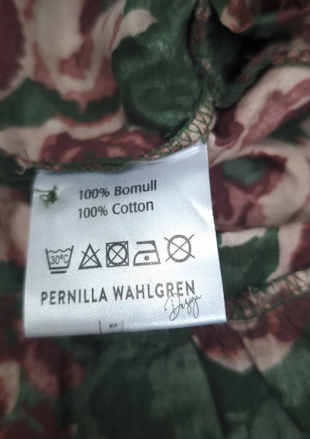 Pernilla Wahlgren blommig smockklänning