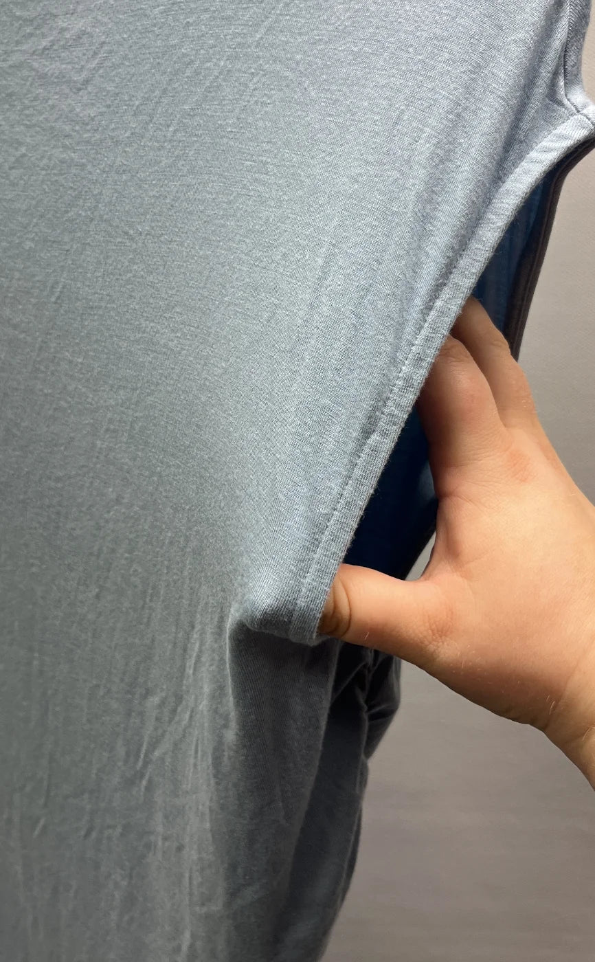STORIES ljusblå t-shirt med sidsamling
