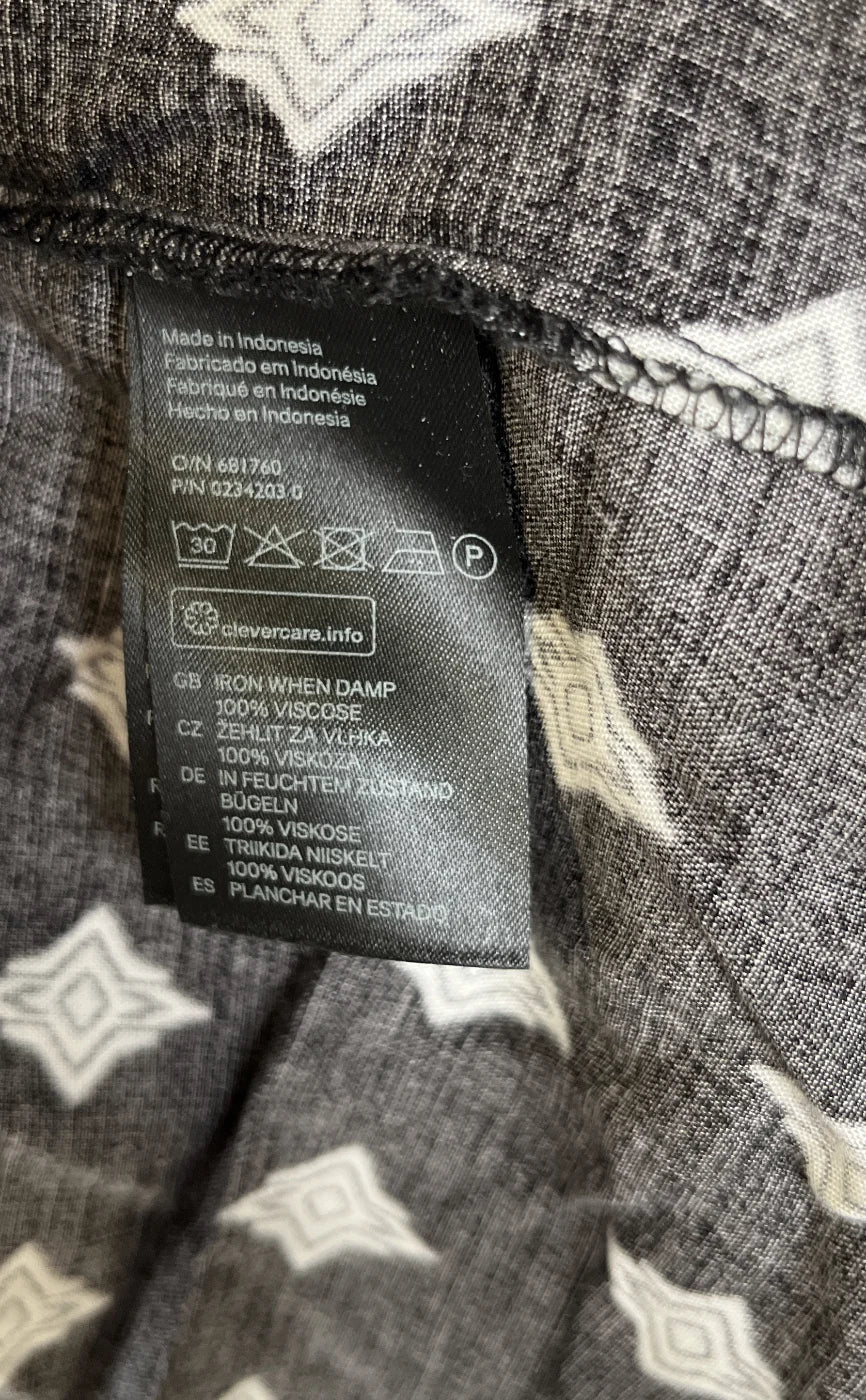 H&M Divided svart mönstrad blus