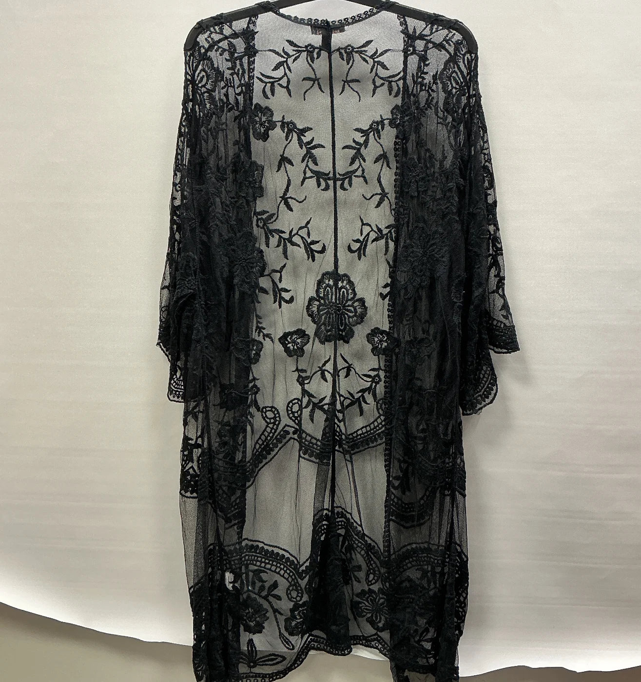 QED London Genomskinlig broderad kimono