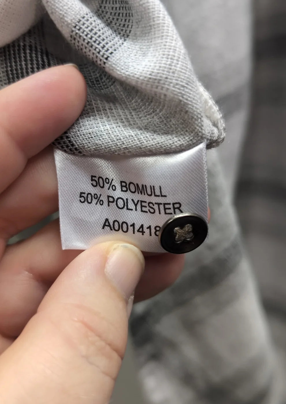 Rutigt blus med knäppning